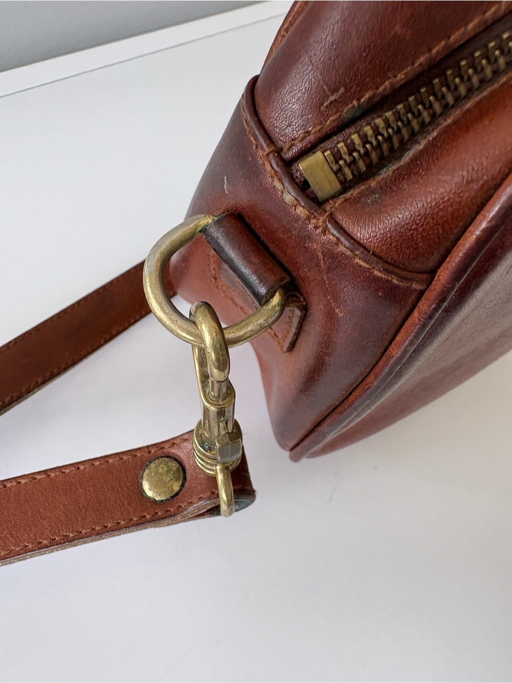 Vintage G.H. Bass & Co Genuine Leather Crossbody Bag Cognac Brown - Picture 7 of 14